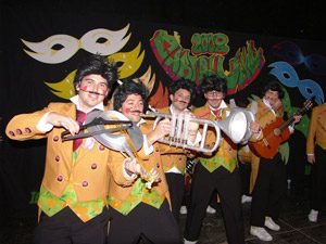 Los Estradivarius (Venida Arriba)