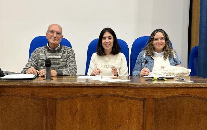 Mesa de la asamblea pediátrica