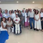 Representantes de asociaciones y colectivos ciudadanos, junto a responsables sanitarios, tras la reunión de la Comisión de Participación Ciudadana del Área de Gestión Sanitaria de Jerez, Costa Noroeste y Sierra de Cádiz, celebrada el 29 de junio de 2026 en el Hospital de Jerez